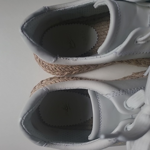 Christian Louboutin - Picture 2 of 8